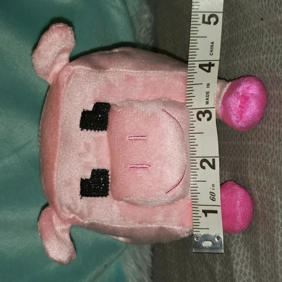 Cube Pig Plushie - Picture 3 of 3